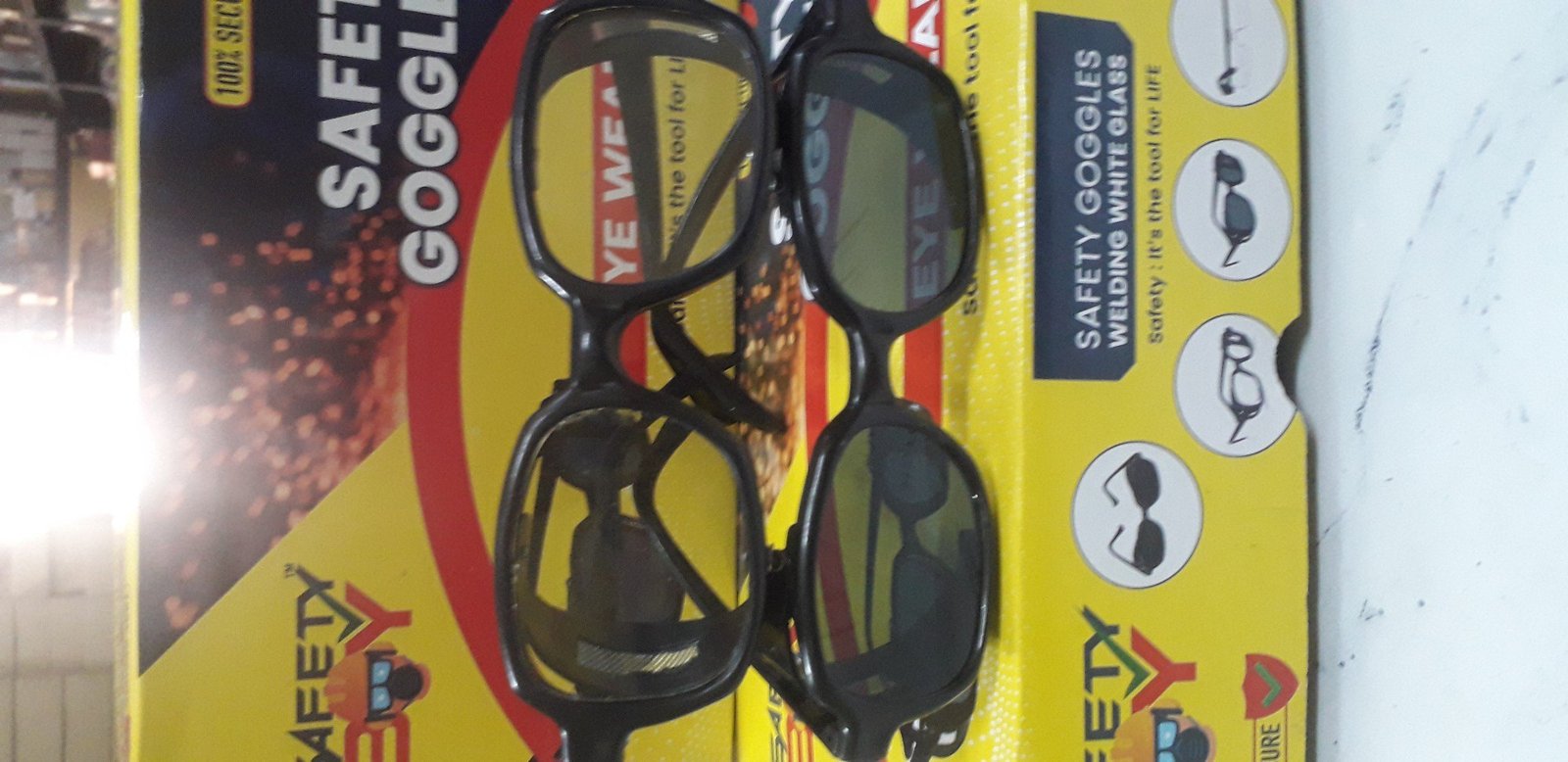 Safety Boy Glass Goggle Jali Type White For Welding Products