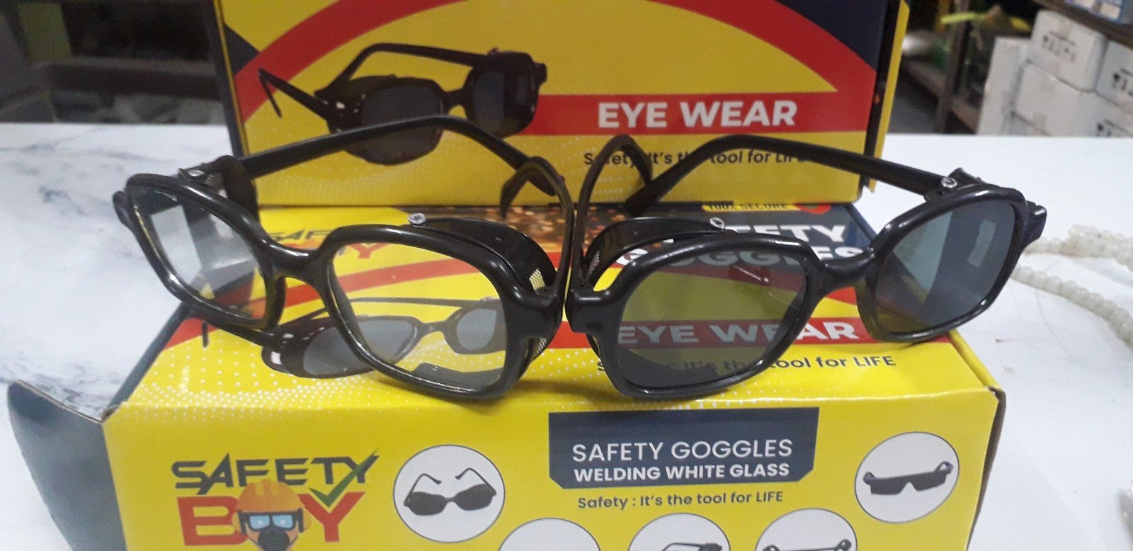 Safety Boy Glass Goggle Jali Type White For Welding Products